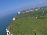 vlcsnap-2019-05-26-18h34m14s046  -->  On va s'arrêter ici, la composante Nord n'est pas suffisante pour continuer sereinement... et assurer le retour ! Au fond on aperçoit Etretat et sa Chapelle, et devant les portes à soigneusement contourner pour ne pas se mettre sous le vent.