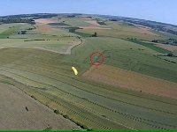 vlcsnap-00009  -->  Il ne doit pas faire assez chaud comme ça, alors il y en a qui prennent plaisir à aller poser bien loin dans les champs de blé...  Bon courage pour le retour !